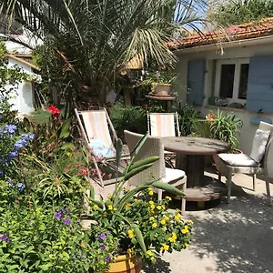 Couette-café Cabanon De Camille, Les Saintes-Maries-de-la-Mer